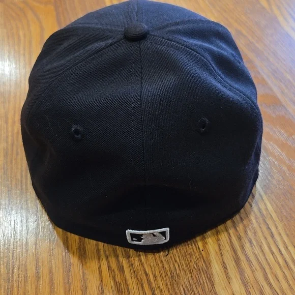 Black Baseball Cap LA - Picture 3 of 10